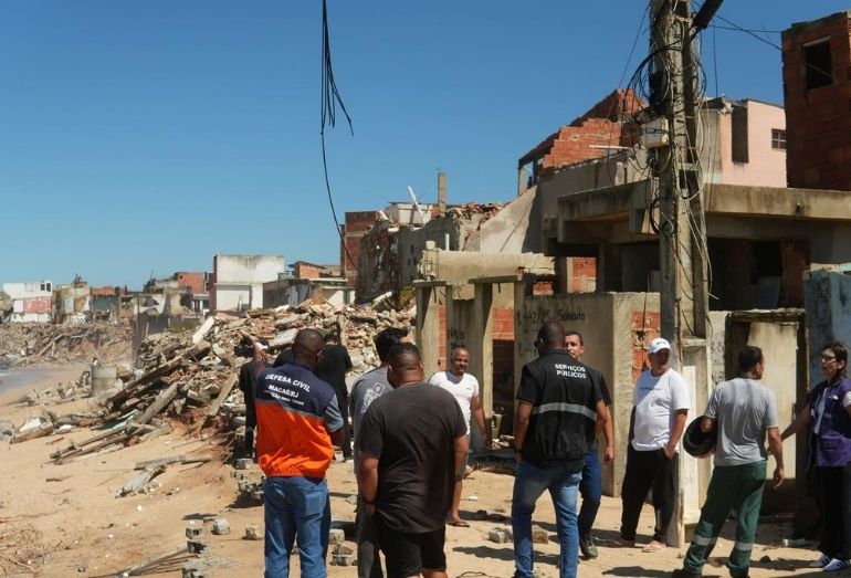 Erosão costeira e ressaca intensificam discussões sobre o futuro do bairro Fronteira em Macaé