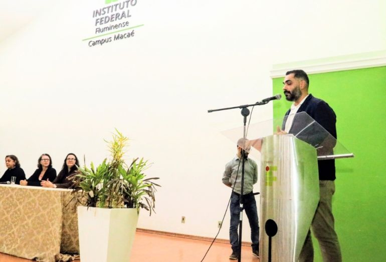 Macaé amplia qualificação profissional com certificação de alunos da EJA