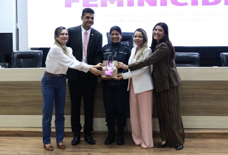Macaé promove debate contra o feminicídio com comandante estadual da Patrulha Maria da Penha