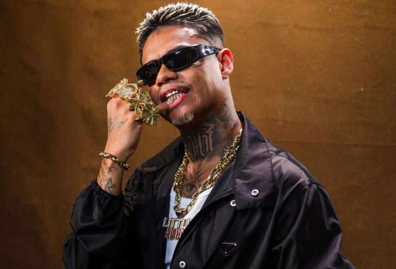 MC Cabelinho transforma vivências afetivas em música no álbum “Escorpião”