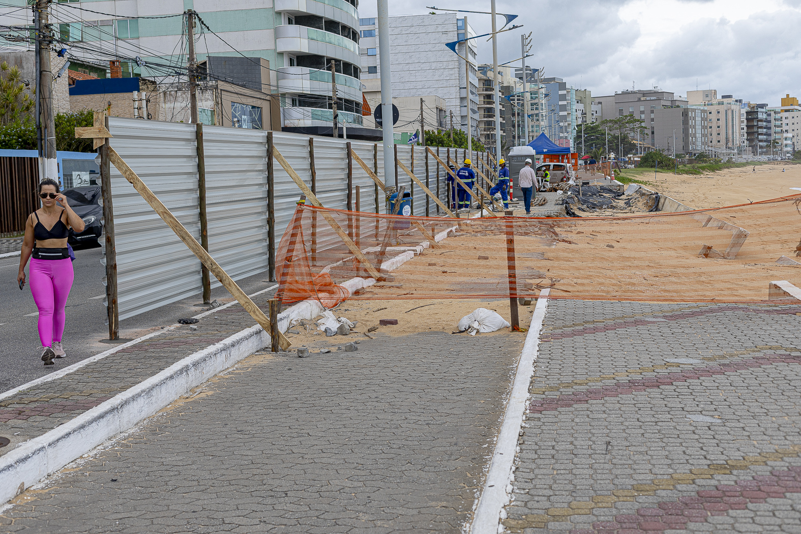 Praia Campista em Macaé recebe obras para recuperar ciclovia e conter avanço da erosão