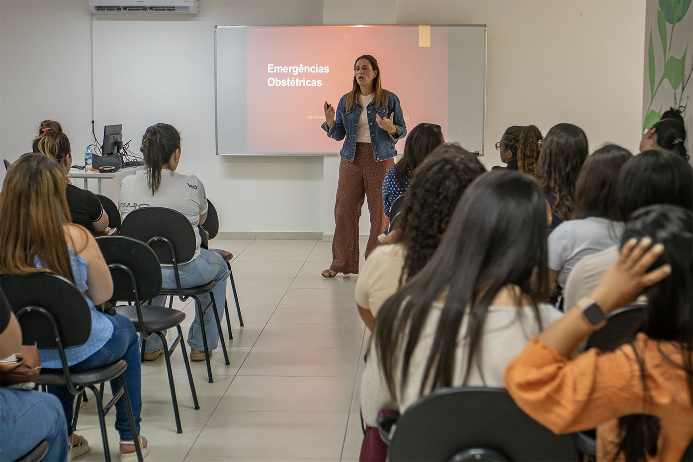 Macaé promove atualização de enfermeiros para assistência à saúde da mulher