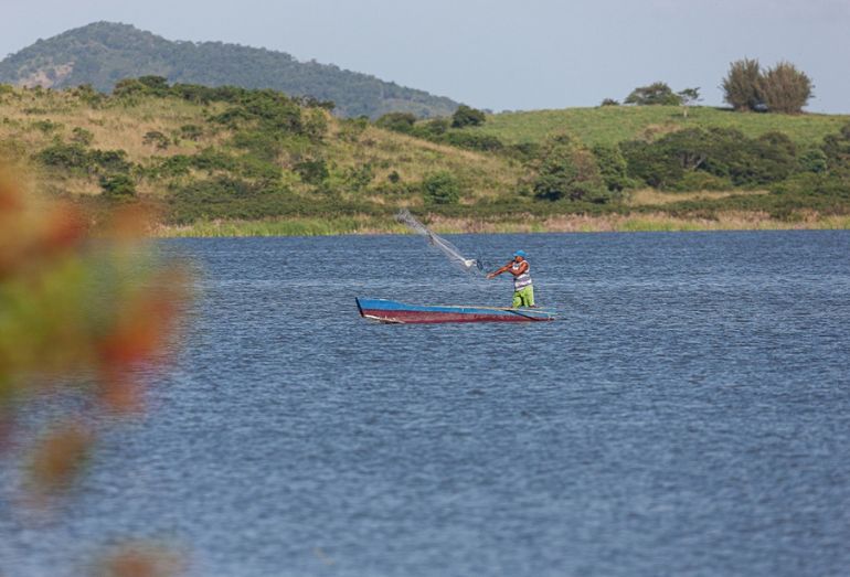 Pescadores de Macaé podem receber salário mínimo durante o defeso; veja como se inscrever
