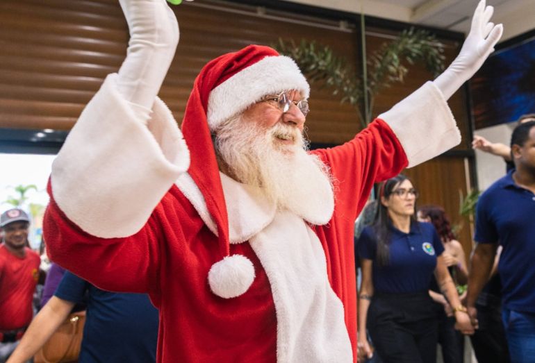 Rio das Ostras recebe Papai Noel de helicóptero neste sábado (17)
